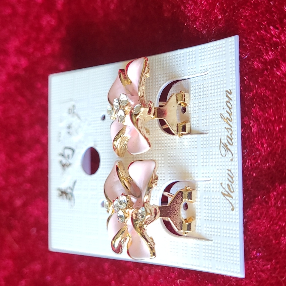 *NWT* Pale Pink Earrings
